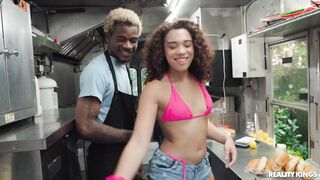 Willow Ryder - Food Truck Fuck - Daisy Marie