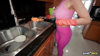 Lina Loves Cleaning Dick