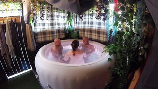 amateur threesome husband and wife suck friends hard cock in the hot tub