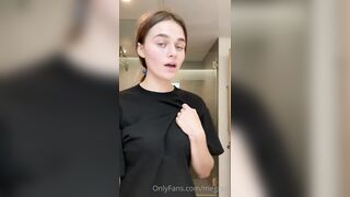 Megnutt02 Topless Shower Selfie OnlyFans Video Leaked